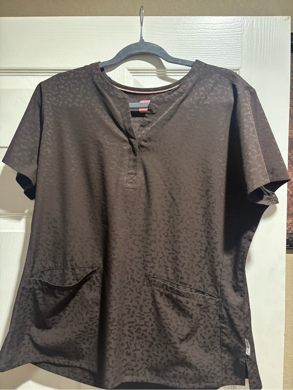 Women's Short Sleeve V-Neck Top in Brown with Subtle Print